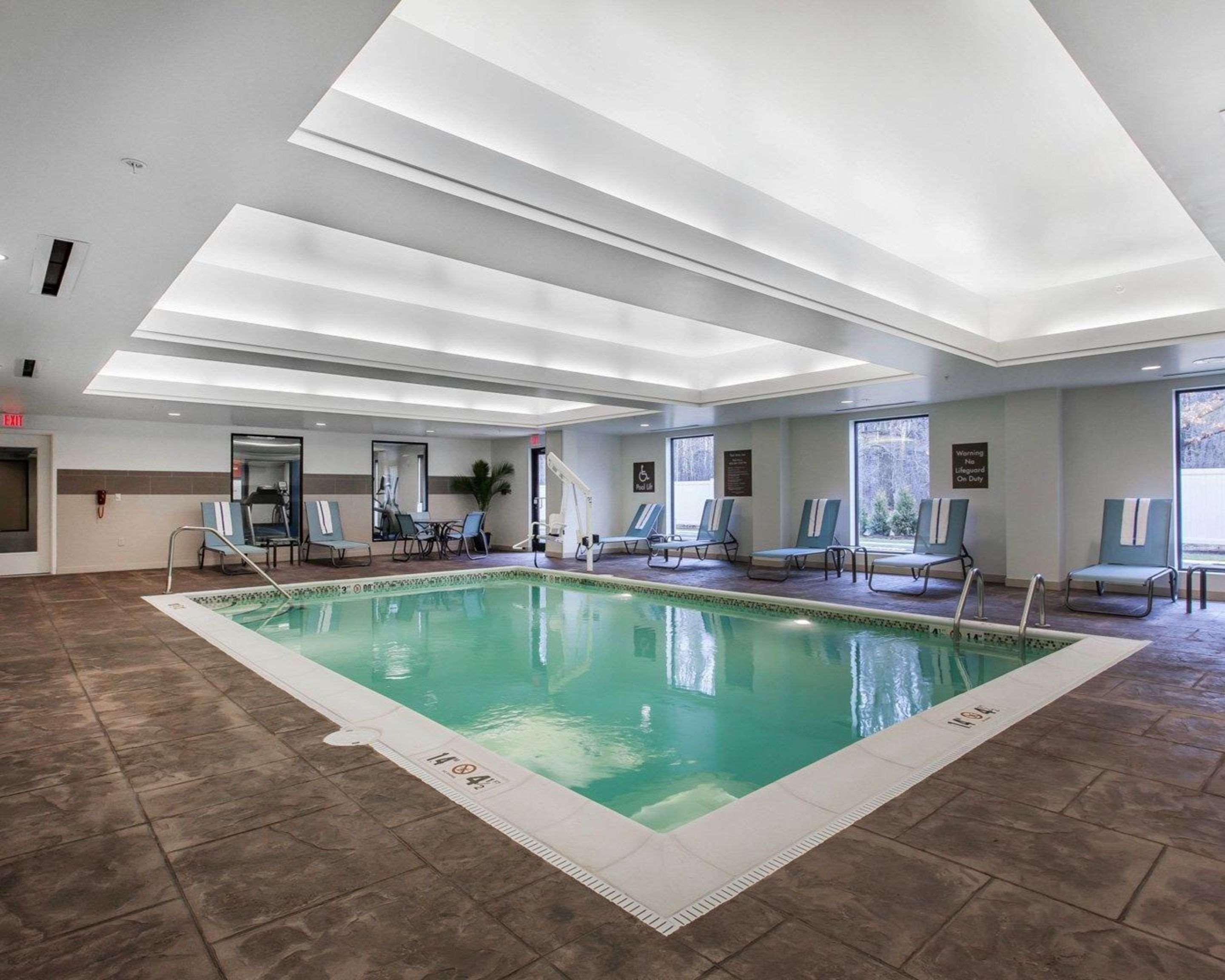Comfort Suites-Youngstown North Экстерьер фото