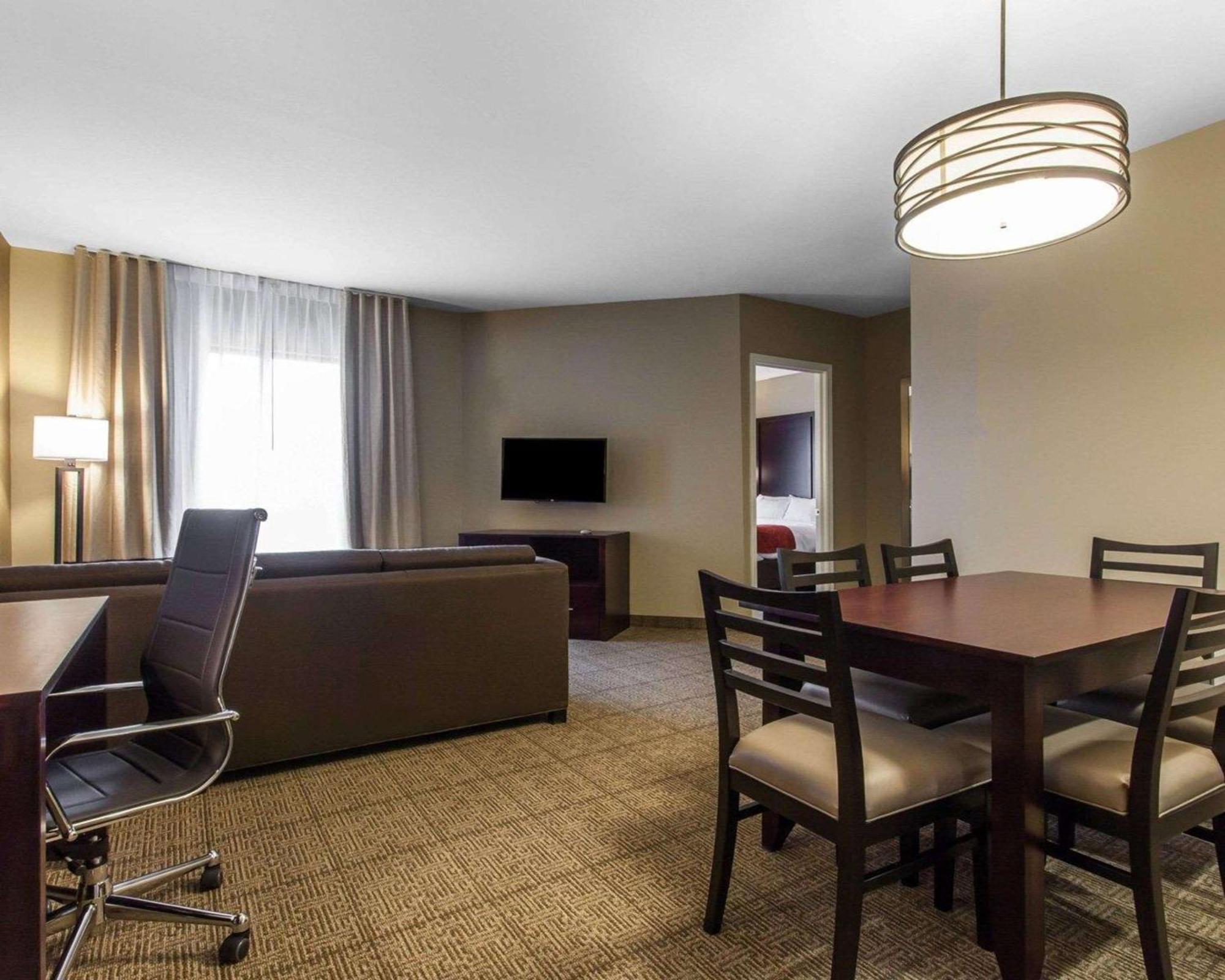 Comfort Suites-Youngstown North Экстерьер фото