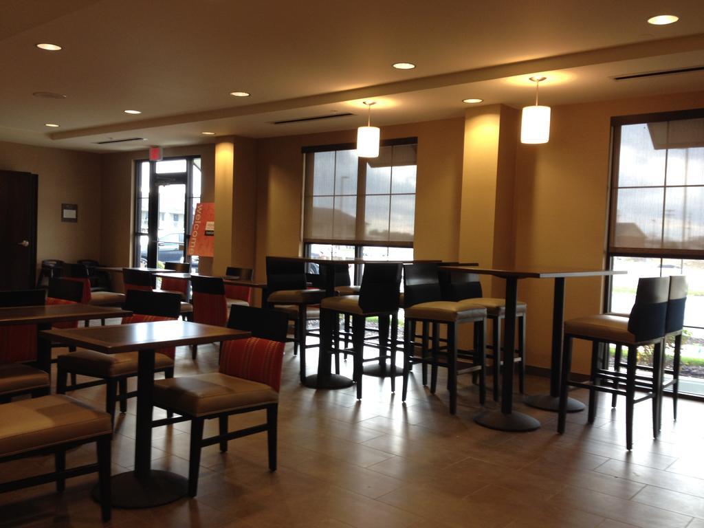 Comfort Suites-Youngstown North Экстерьер фото